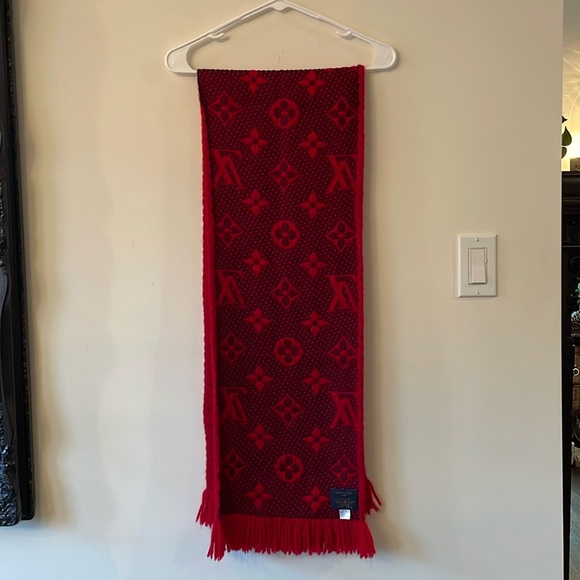 ๐๏ธHOST PICK๐๏ธStunning Louis Vuitton winter scarf - Picture 6 of 8